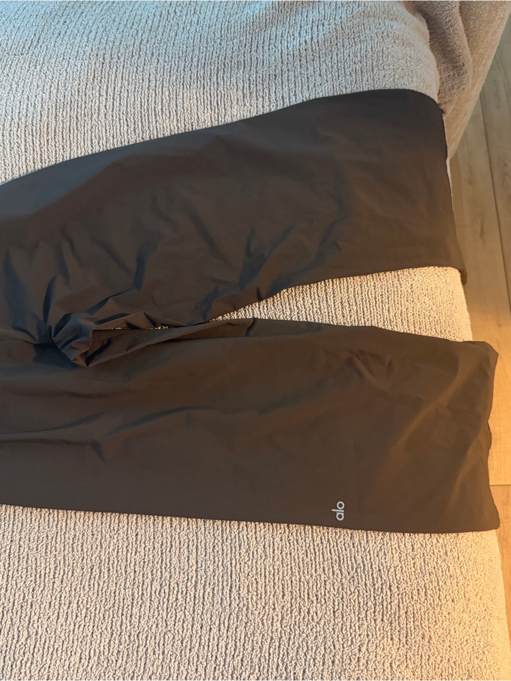 ALO Yoga Women's Wide-Leg trousers in Dark Brown - Picture 3 of 3